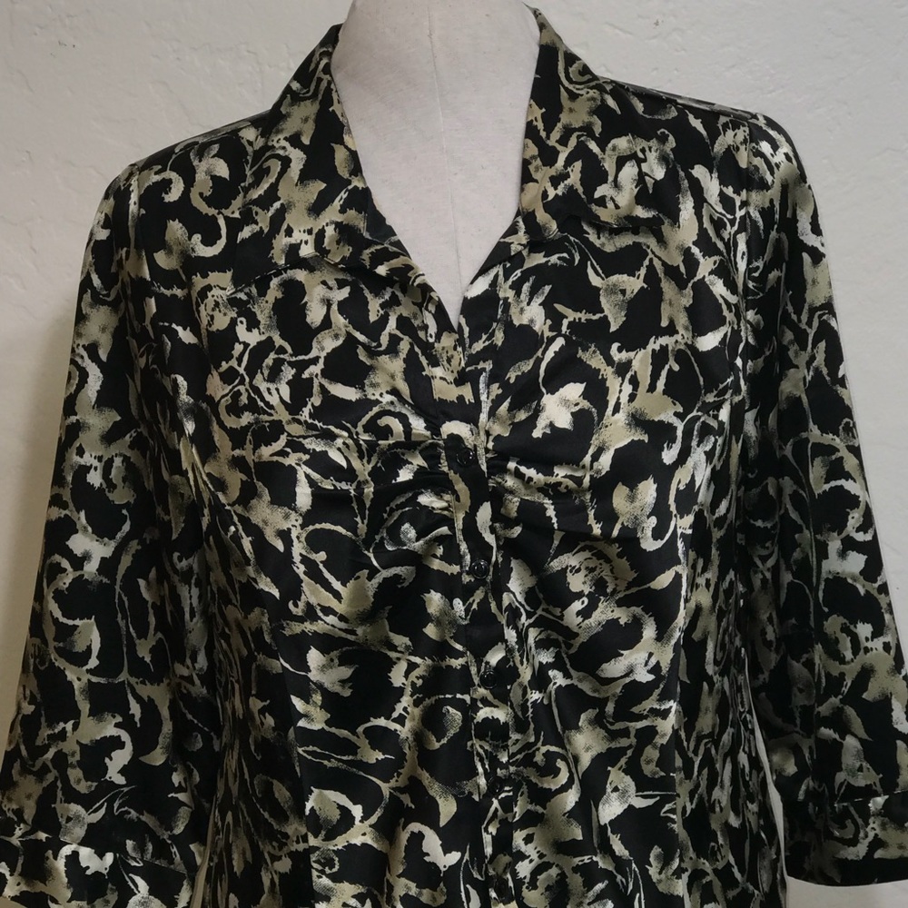 BLUE DIAMOND Size: XL Front Button Satin Blouse